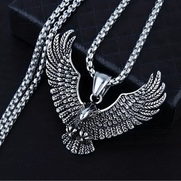 Eagle Pendant Necklace - Picture 1 of 4